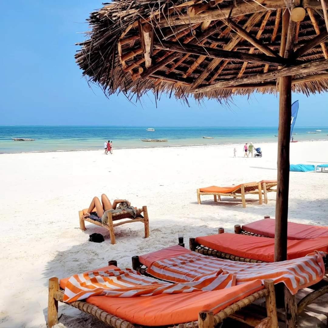 Sipano Kiwengwa * Kiwengwa (Zanzibar)